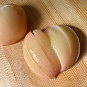 桃を6等分カットする